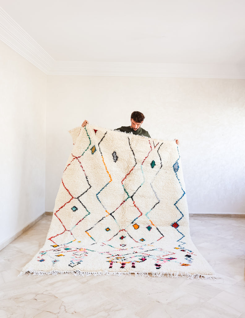 Tapis blanc berbere et motifs géométriques - Soukcircus