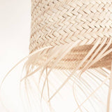 Lampe suspension ajourée de forme allongée en palme tressée, matière naturelle, fabrication artisanale, de style bohème tropical