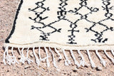 tapis berbere pas cher marrakech maroc artisanat marocain soukcircus noir et blanc